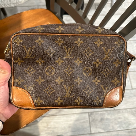 Authentic Vintage Louis Vuitton crossbody bag - Picture 2 of 5